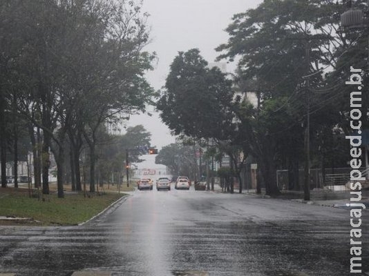Semana começa com chuva forte, mas calor volta a ficar acima dos 30°C na terça Semana começa com chuva forte, mas calor volta a ficar acima dos 30°C na terça