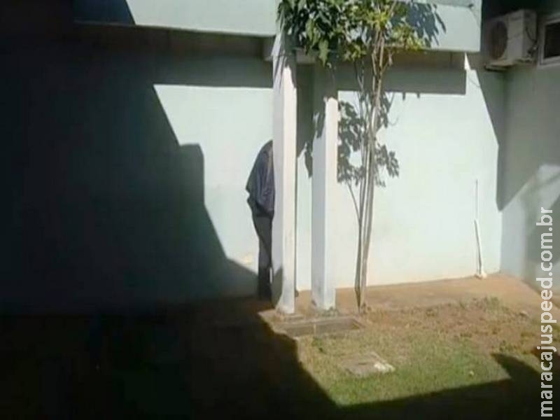 Vigilante de condomínio é feito refém por bandidos armados durante a madrugada