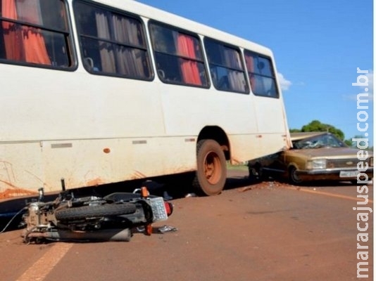 Acidente entre três veículos mata motociclista na MS-376 Acidente entre três veículos mata motociclista na MS-376