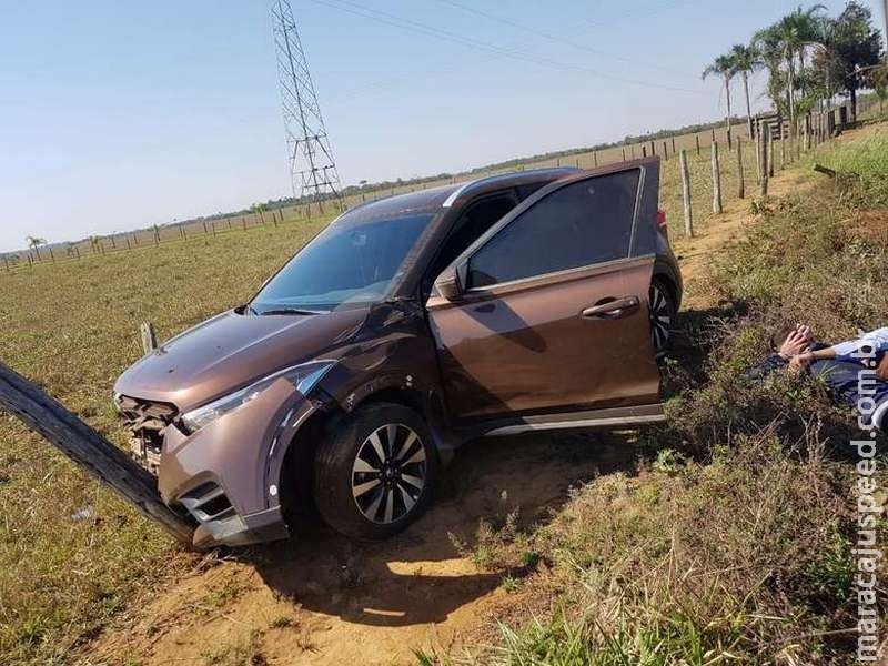 Adolescentes tentam fugir da polícia e batem carro com mais de 600kg de maconha