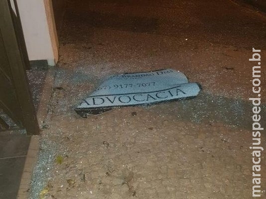 Advogada tem escritório depredado e desconfia de retaliação política
