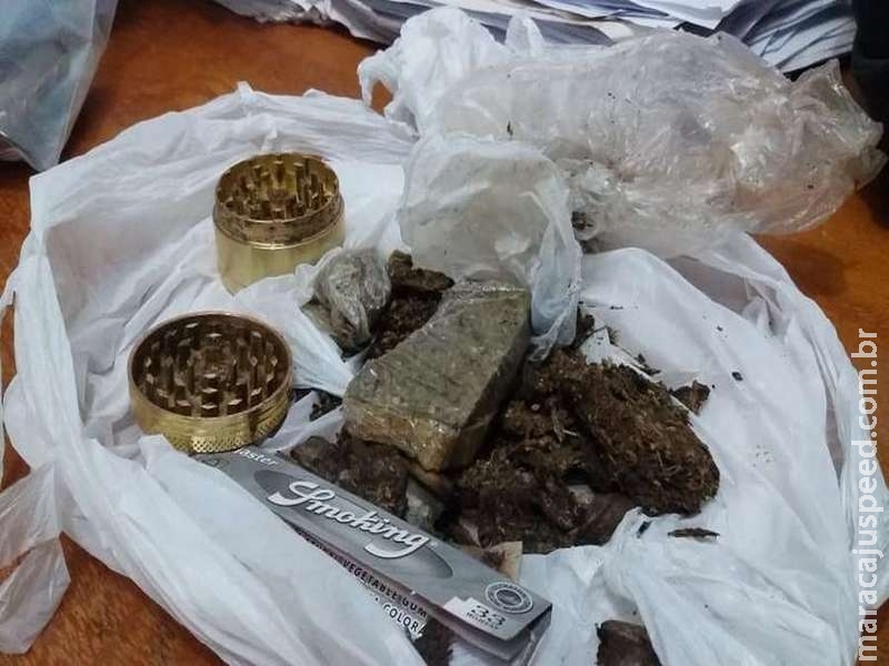 Amiga de jovem encontrada morta é presa acusada por tráfico e por alterar a cena do crime
