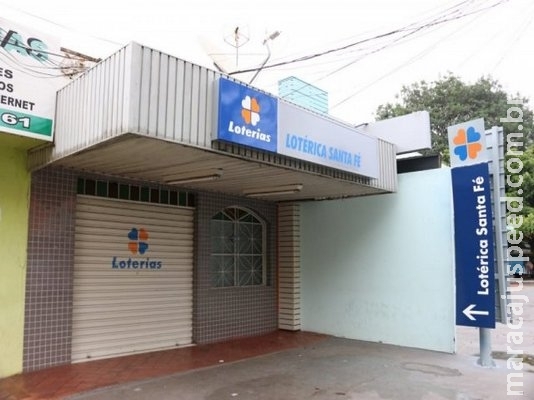 Bandidos arrombam teto de lotérica e levam dinheiro de dois cofres