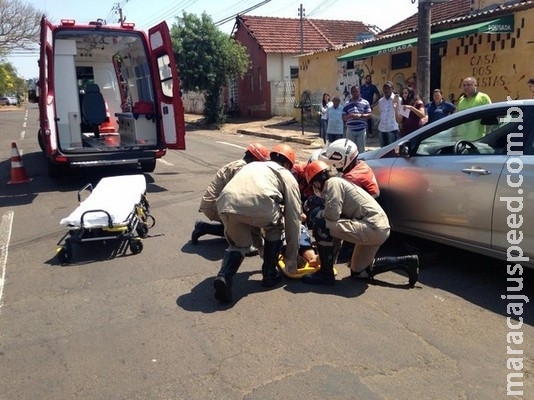 Ciclista na contramão fica ferido em batida com carro de professor em MS Ciclista na contramão fica ferido em batida com carro de professor em MS