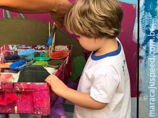 Crianças e bebês podem soltar a imaginação em oficina de pintura neste mês