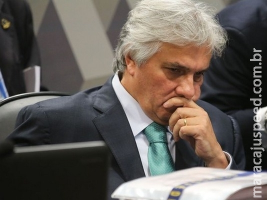 Delcídio do Amaral aguarda deferimento para disputar o Senado Delcídio do Amaral aguarda deferimento para disputar o Senado