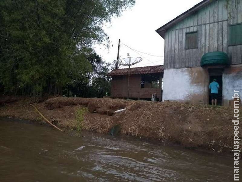 Dono de rancho é multado por lançar esgoto em rio