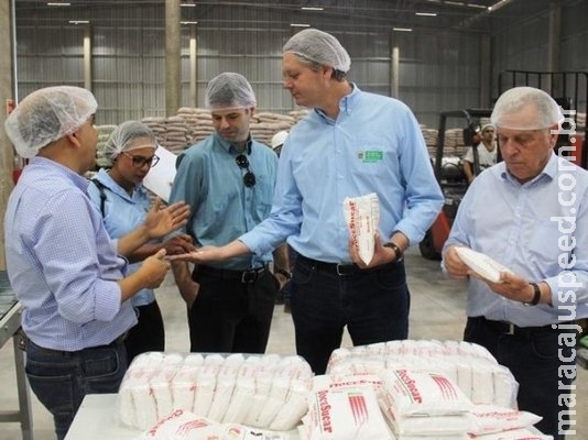 Fábrica começa a produzir 25 toneladas de açucar por hora Fábrica começa a produzir 25 toneladas de açucar por hora