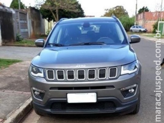 Homem é preso após invadir residência com carro de luxo furtado