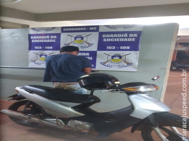 Homem é preso com moto placa 
