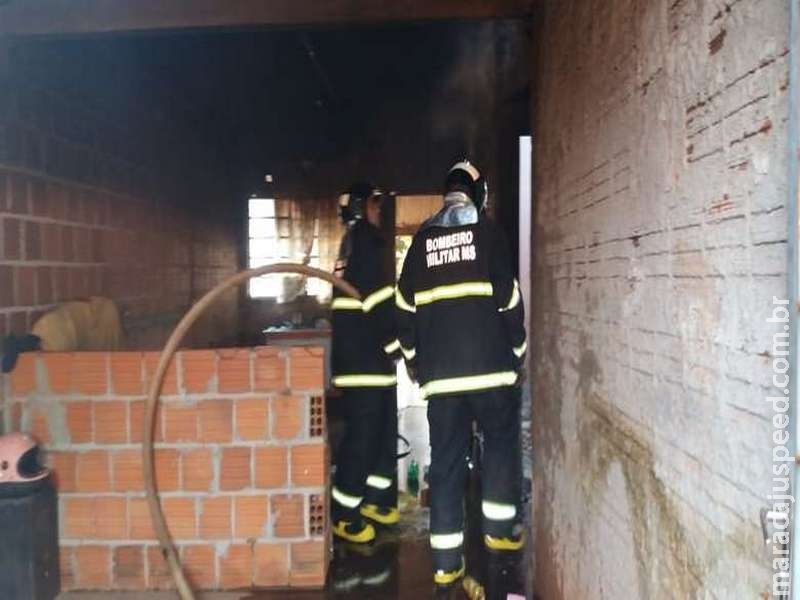 Incêndio destrói quarto de residência no Jardim Guanabara Incêndio destrói quarto de residência no Jardim Guanabara