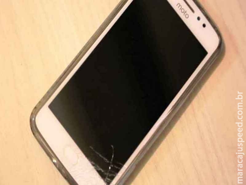 Ladrão rouba celular e pede para vítima adicioná-lo no Facebook