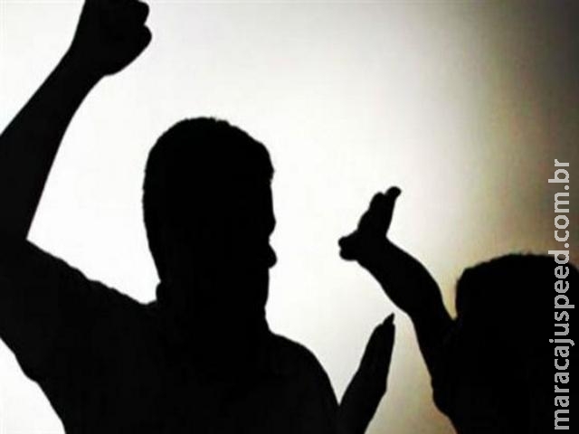 Maracaju: Homem metido a bravo agride sua mãe e depois quis agredir policiais militares. O mesmo recebeu tratamento especial e foi encaminhado para os braços da justiça Maracaju: Homem metido a bravo agride sua mãe e depois quis agredir policiais militares. O mesmo recebeu tratamento especial e foi encaminhado para os braços da justiça
