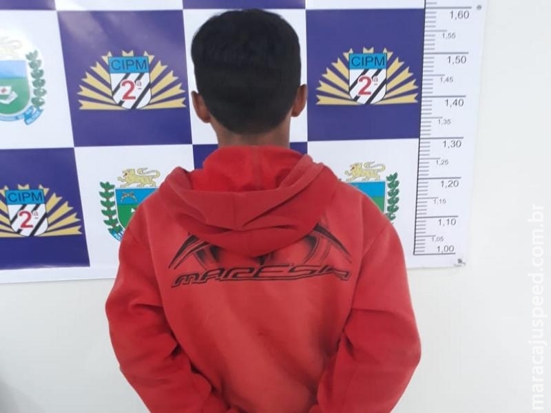 Maracaju: PM aborda adolescente que portava drogas para consumo pessoal em frente ao Estádio Loucão Maracaju: PM aborda adolescente que portava drogas para consumo pessoal em frente ao Estádio Loucão