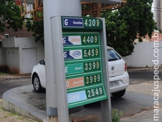 Petrobras reduz em 0,59% preço da gasolina nas refinarias Petrobras reduz em 0,59% preço da gasolina nas refinarias
