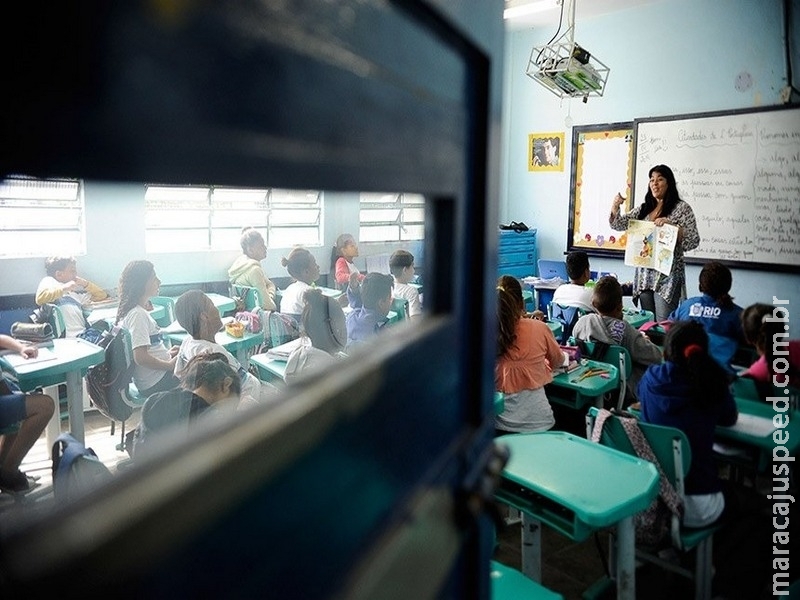 Piso salarial dos professores pode passar a ser pago pela União Piso salarial dos professores pode passar a ser pago pela União