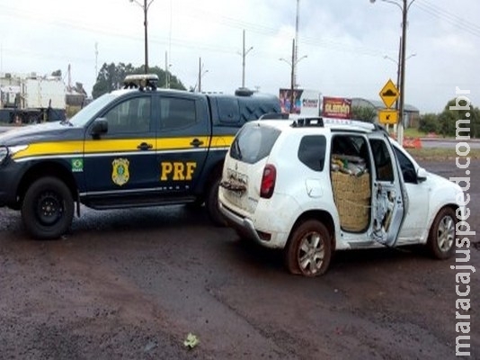 Polícia apreende quase 1t de maconha e recupera veículo roubado Polícia apreende quase 1t de maconha e recupera veículo roubado