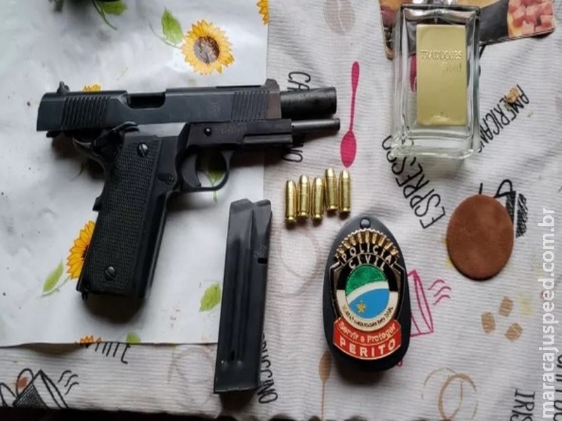 Polícia prende ladrão que fingindo estar armado roubou revólver, distintivo e carro de perita em MS