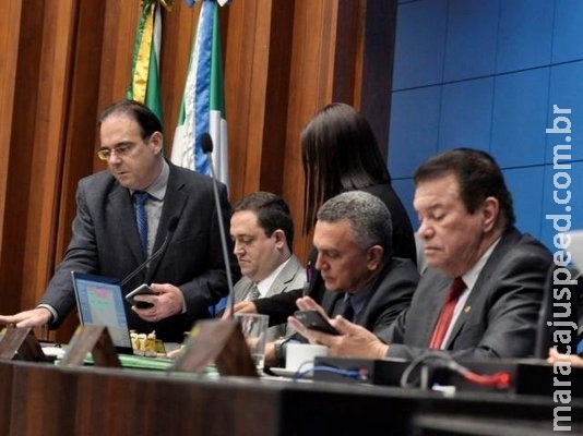 Proposta proíbe multa por cancelar plano de celular que foi roubado Proposta proíbe multa por cancelar plano de celular que foi roubado