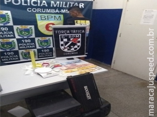 Traficante que vendia drogas pela janela de casa é preso em flagrante