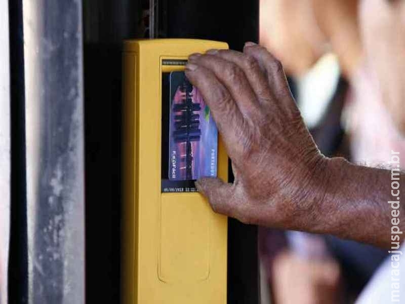 Usuários de ônibus não percebem vantagens na troca de passe unitário pelo cartão ao portador Usuários de ônibus não percebem vantagens na troca de passe unitário pelo cartão ao portador
