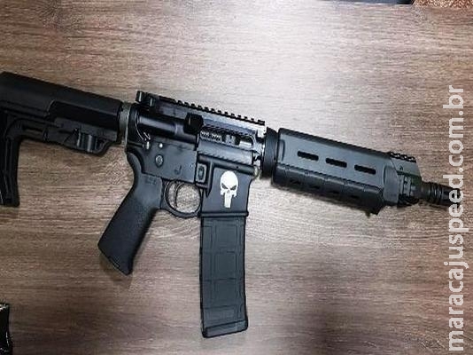 Vendedor de armas em grupo de WhatsApp é preso com fuzil na fronteira