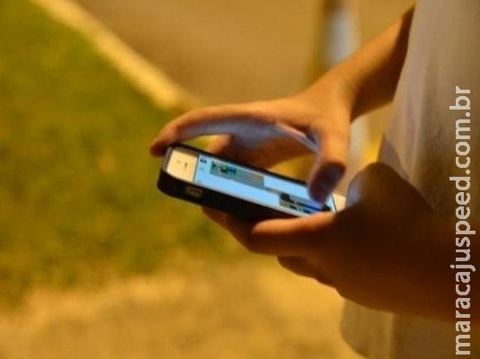 Vício no celular desde pequeno põe até a alfabetização em risco Vício no celular desde pequeno põe até a alfabetização em risco