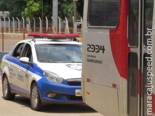 Adolescente é flagrado com maconha em operação contra vandalismo em ônibus