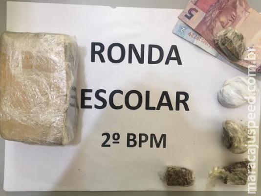 Aluno é apreendido com tablete de maconha dentro da escola