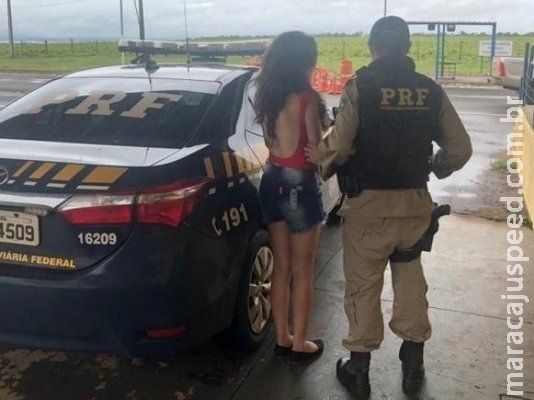 Bêbada, mulher é presa dirigindo sem habilitação em rodovia federal