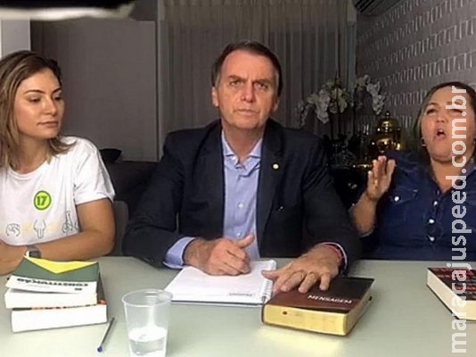 Bolsonaro cumprirá promessas e governará "ao lado" da Constituição Bolsonaro cumprirá promessas e governará "ao lado" da Constituição