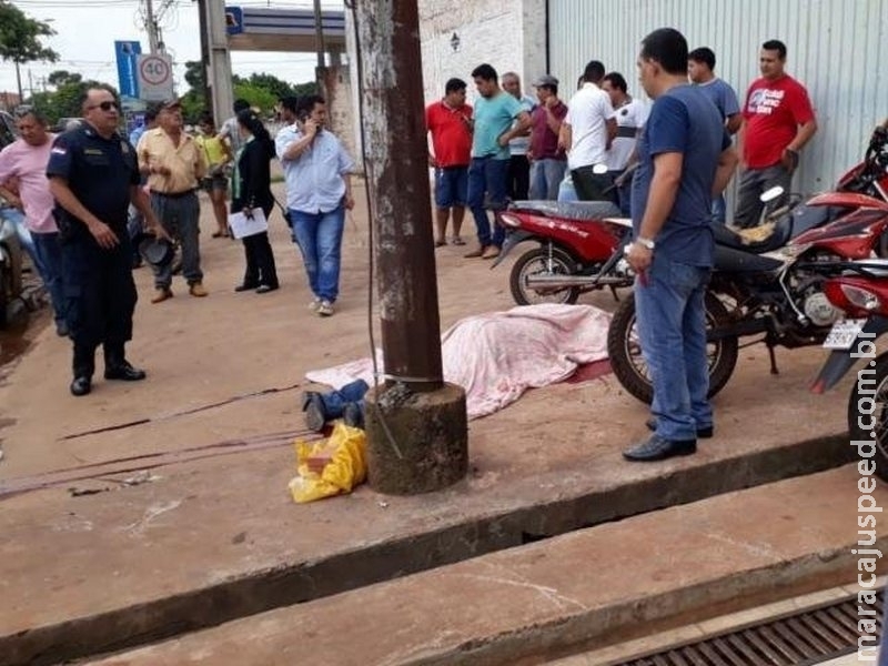 Brasileiro é executado na rua e filho entra em pânico ao ver pai morto