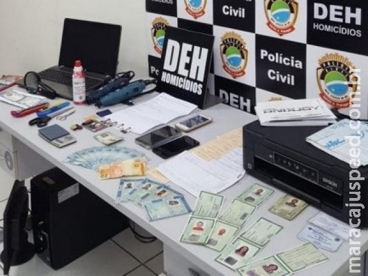 Busca por arma leva polícia a descobrir esquema de falsificação de documentos