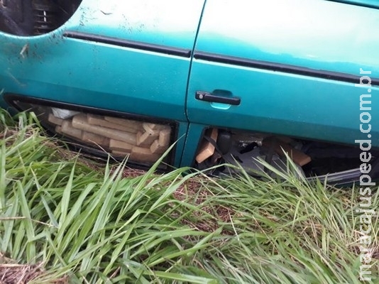 Carro lotado de droga é encontrado capotado em rodovia de MS na região de fronteira