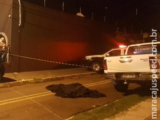 Carros usados em execução são encontrados incendiados