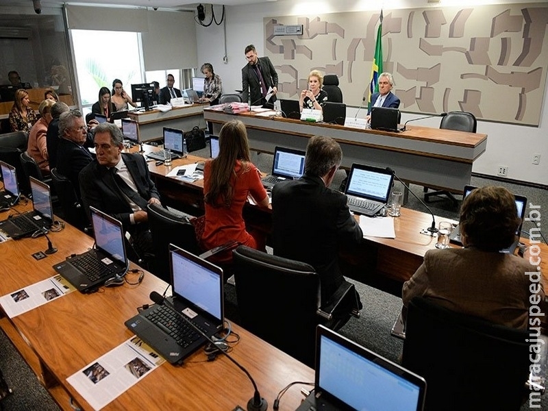 CAS vota proibição de juros maiores para aposentados CAS vota proibição de juros maiores para aposentados