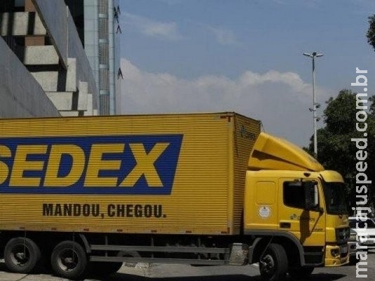 Correios suspendem taxa extra em despachos ao RJ devido à violência Correios suspendem taxa extra em despachos ao RJ devido à violência