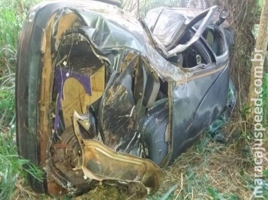Criança de 5 anos morre e 3 ficam feridos em capotagem na BR-163 Criança de 5 anos morre e 3 ficam feridos em capotagem na BR-163