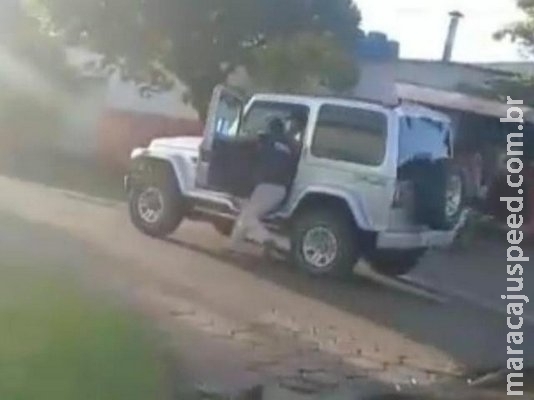 Dono de peças usadas se irrita com abordagem e arrasta policial durante fuga
