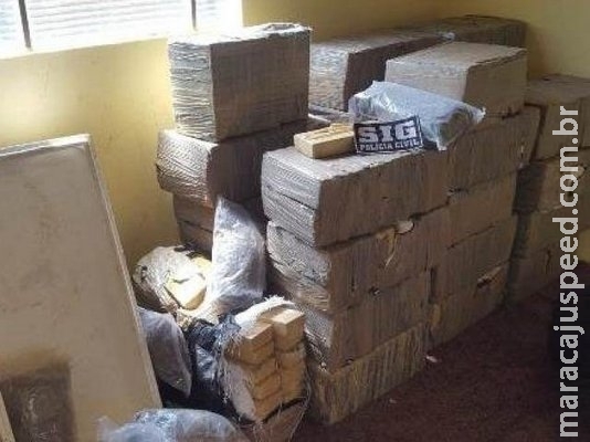 Dupla é presa com 750 quilos de maconha em depósito do narcotráfico