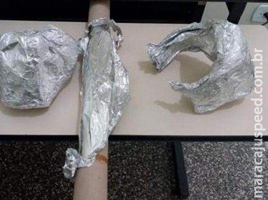 Dupla é presa depois de "envelopar" tornozeleiras com papel alumínio
