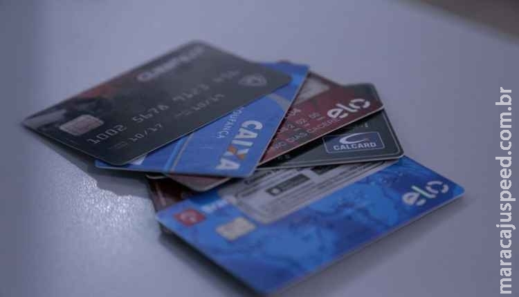 Estelionatário oferece ajuda em agência bancária, troca cartão e dá prejuízo de R$ 4 mil a cliente