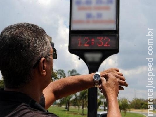 Governo adia início do horário de verão para 18 de novembro por causa do Enem Governo adia início do horário de verão para 18 de novembro por causa do Enem