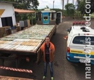 Homem é preso com meia tonelada de maconha em fundo falso de caminhão