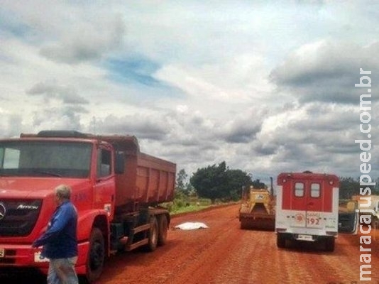 Homem morre atropelado por caminhão em acidente de trabalho Homem morre atropelado por caminhão em acidente de trabalho