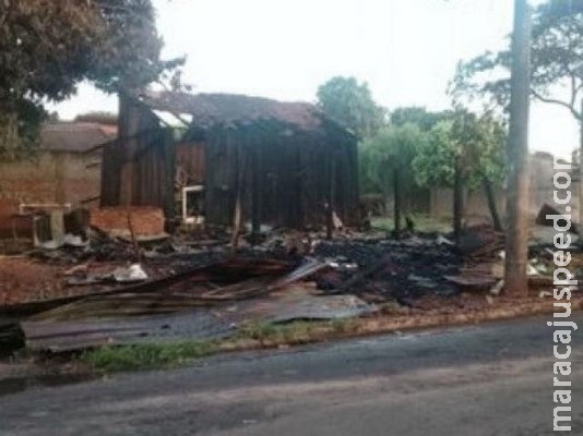 Irmãos brigam e um deles ateia fogo em marcenaria