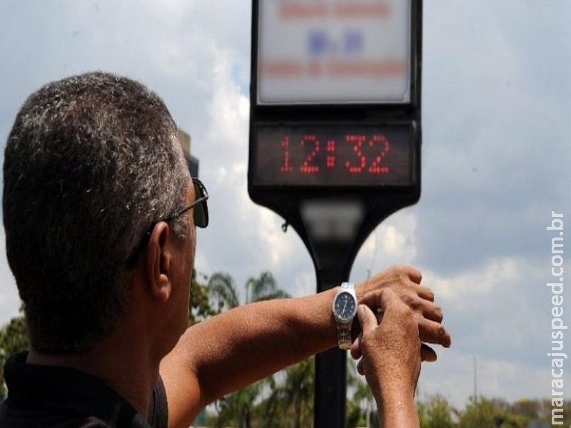 MEC pede alteração do início do horário de verão por conta do Enem MEC pede alteração do início do horário de verão por conta do Enem