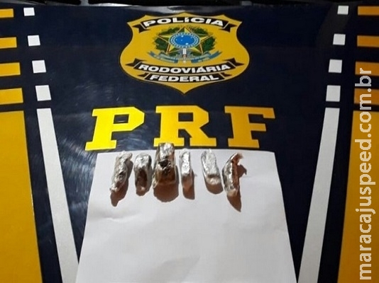 Menor é apreendido com droga escondida em tênis