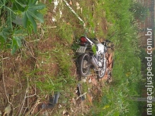 Motocicleta é encontrada jogada em terreno baldio no Jardim Presidente