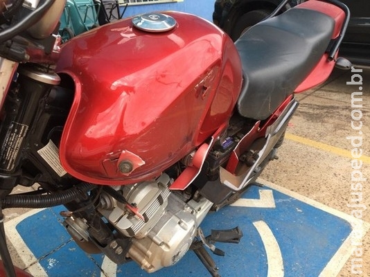 Motociclista fica ferido em colisão com carro que manobrava para entrar em estacionamento de MS Motociclista fica ferido em colisão com carro que manobrava para entrar em estacionamento de MS